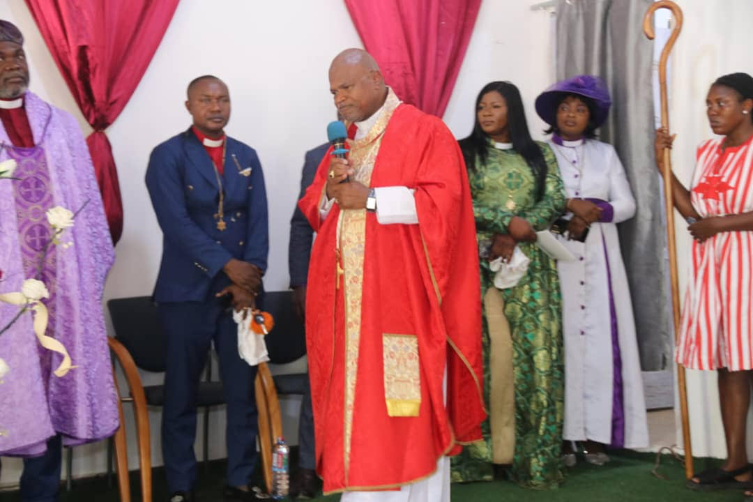 Archbishopministeringtothecanidates